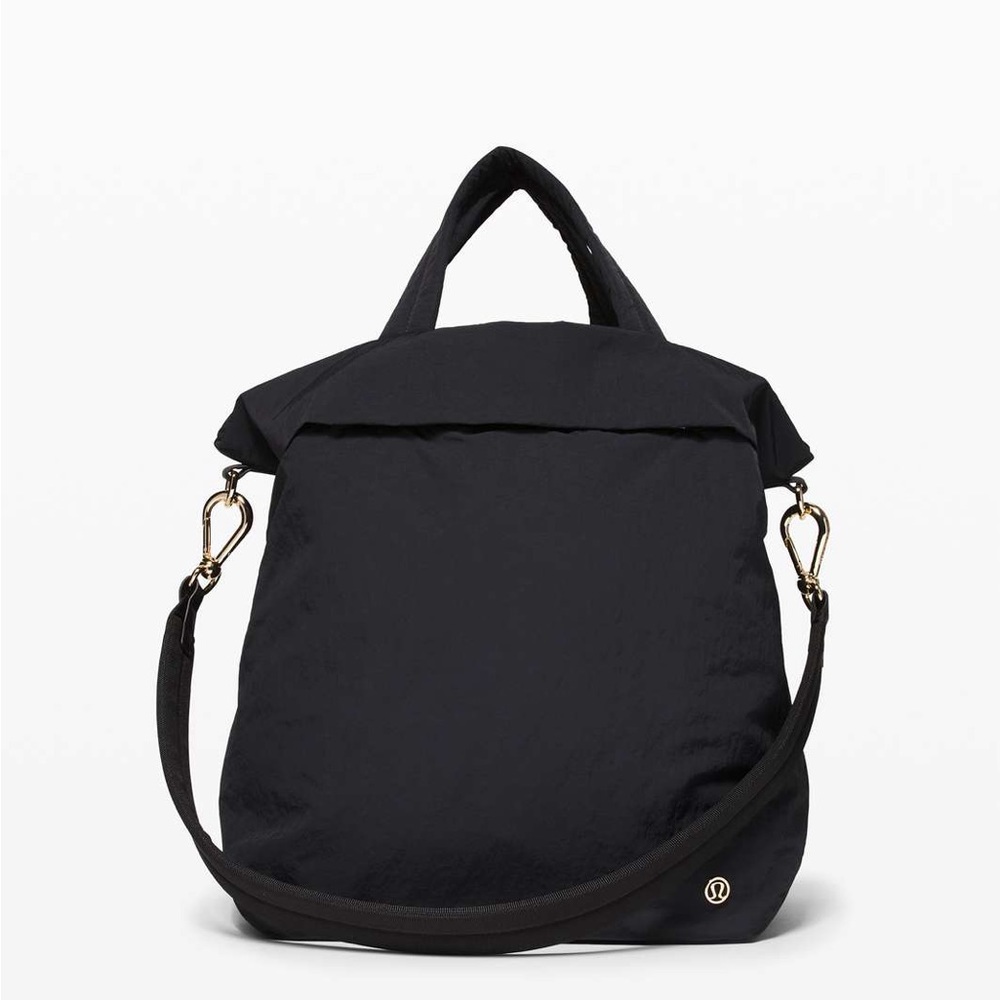 Lululemon on my level bag